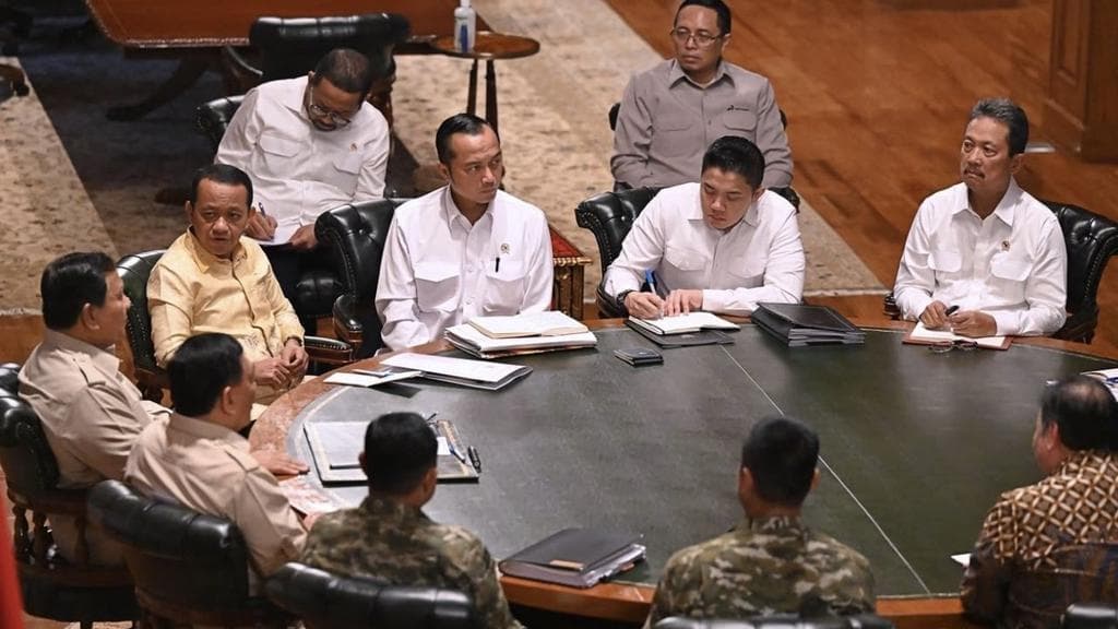 Strategi Pangan dan Energi di Balik Pintu Tertutup Hambalang: Analisis Pertemuan Strategis Prabowo dengan Para Menteri