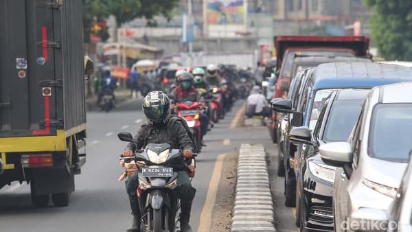 Analisis Psikologis dan Hukum di Balik Fenomena Pengendara Motor Melawan Arus di Jalan Tol