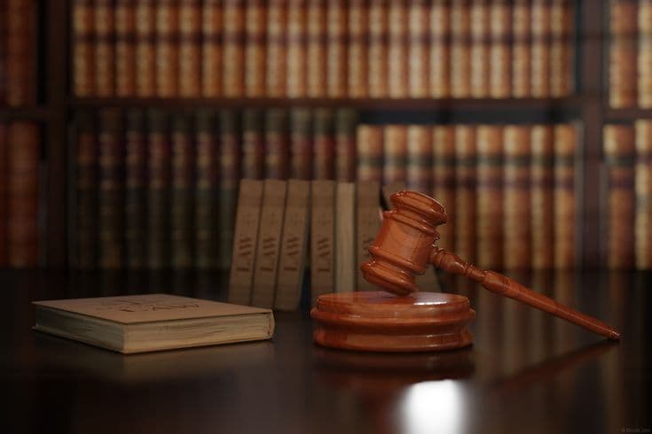 Ketika Hukum Nasional Berhadapan dengan Arus Global: Sebuah Analisis Transformasi Sistem Hukum